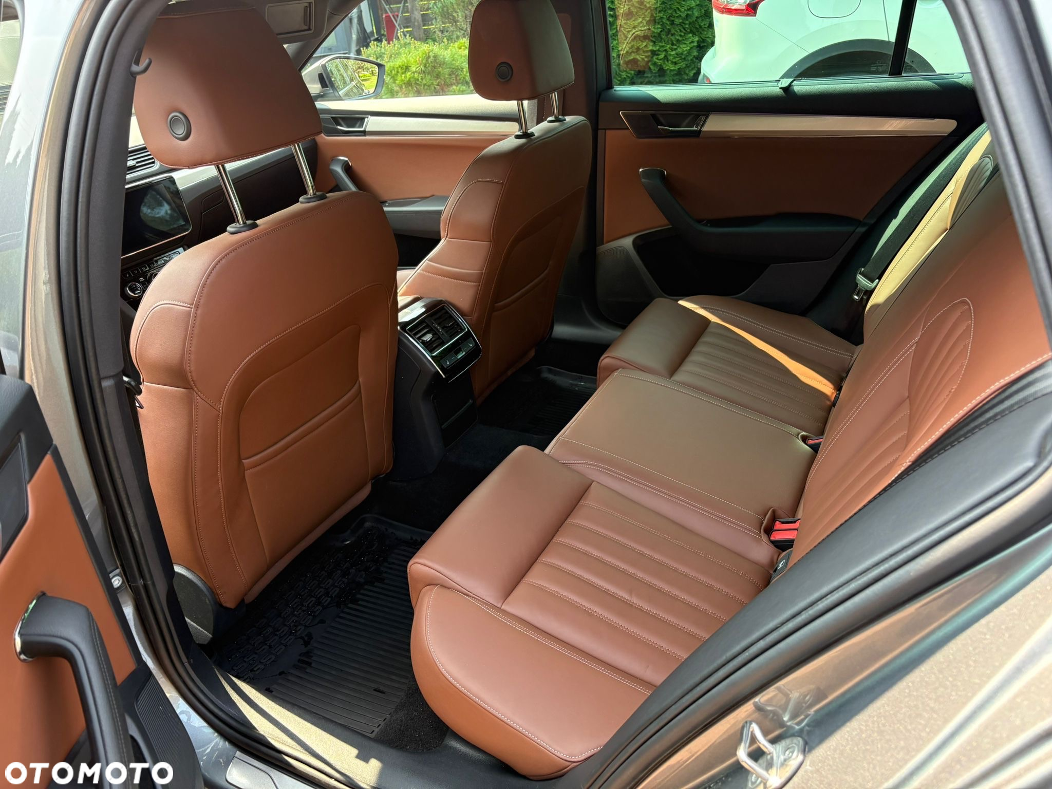 Skoda Superb 2.0 TDI SCR 4x4 L&K DSG - 18