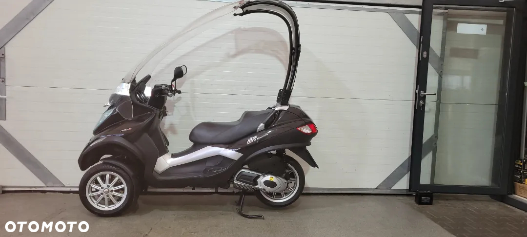 Piaggio MP-3 - 4