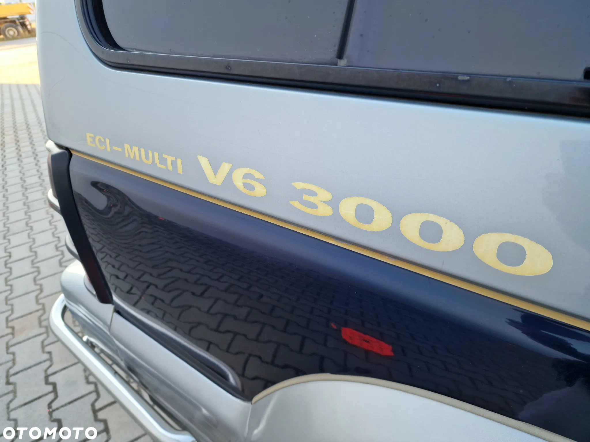 Mitsubishi Pajero - 26