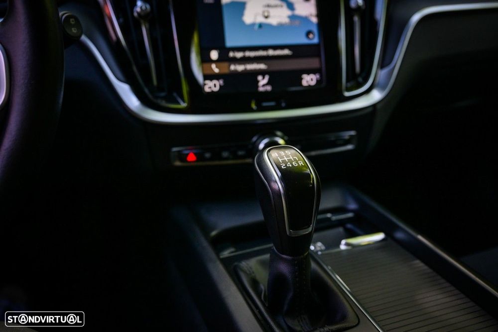 Volvo V60 2.0 D3 Momentum - 30