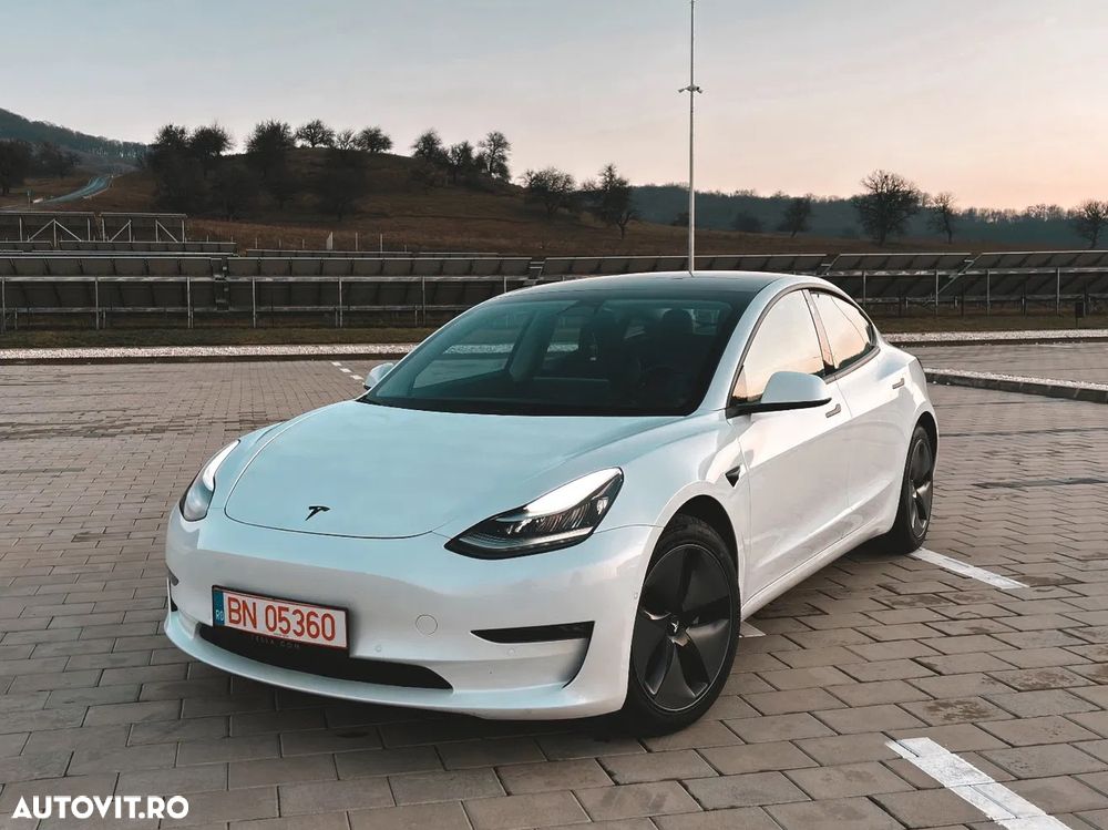 Tesla Model 3 - 1