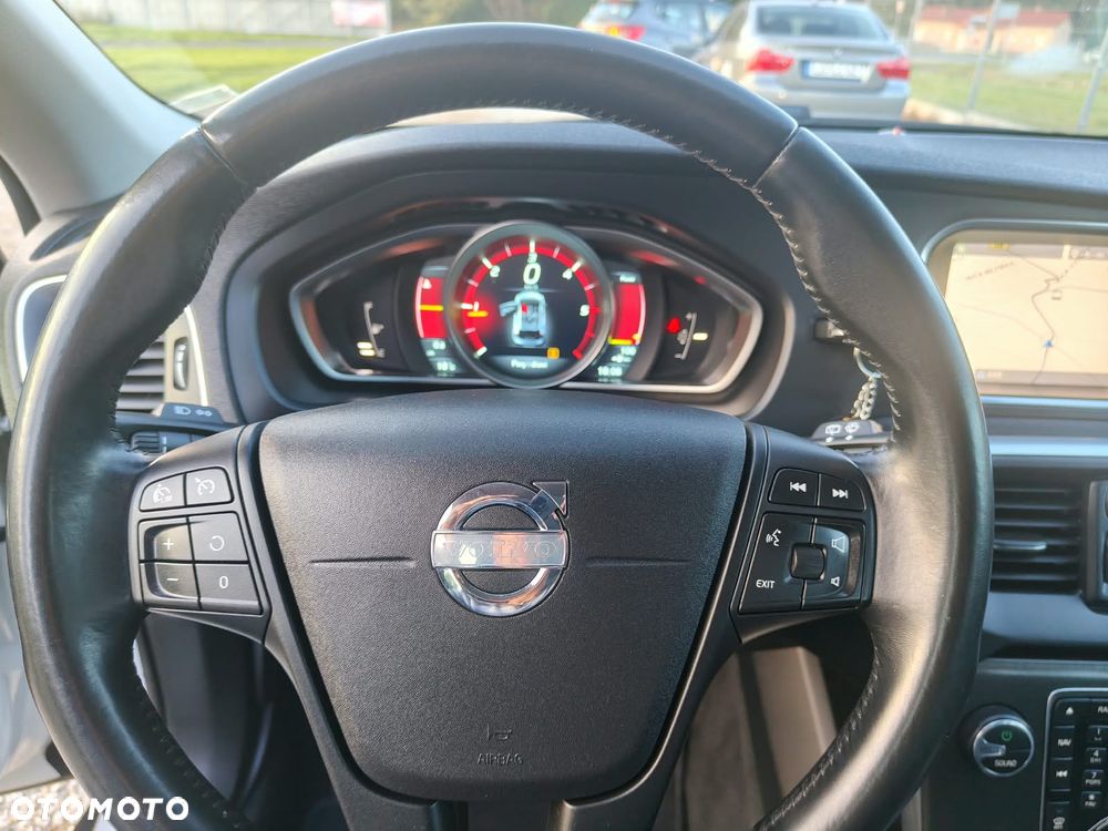 Volvo V40 Cross Country - 24