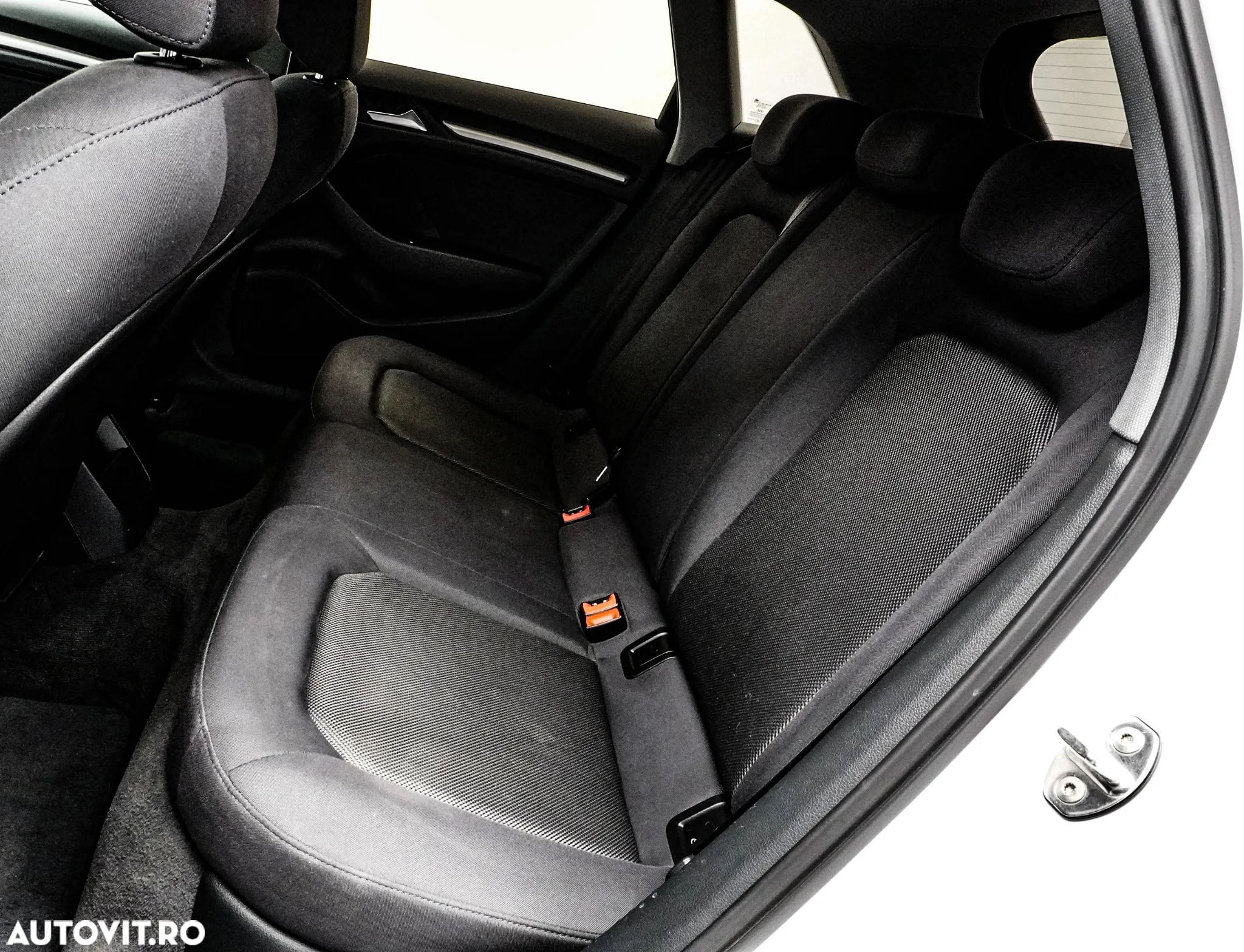 Audi A3 Sportback 1.6 TDI S tronic Design - 16
