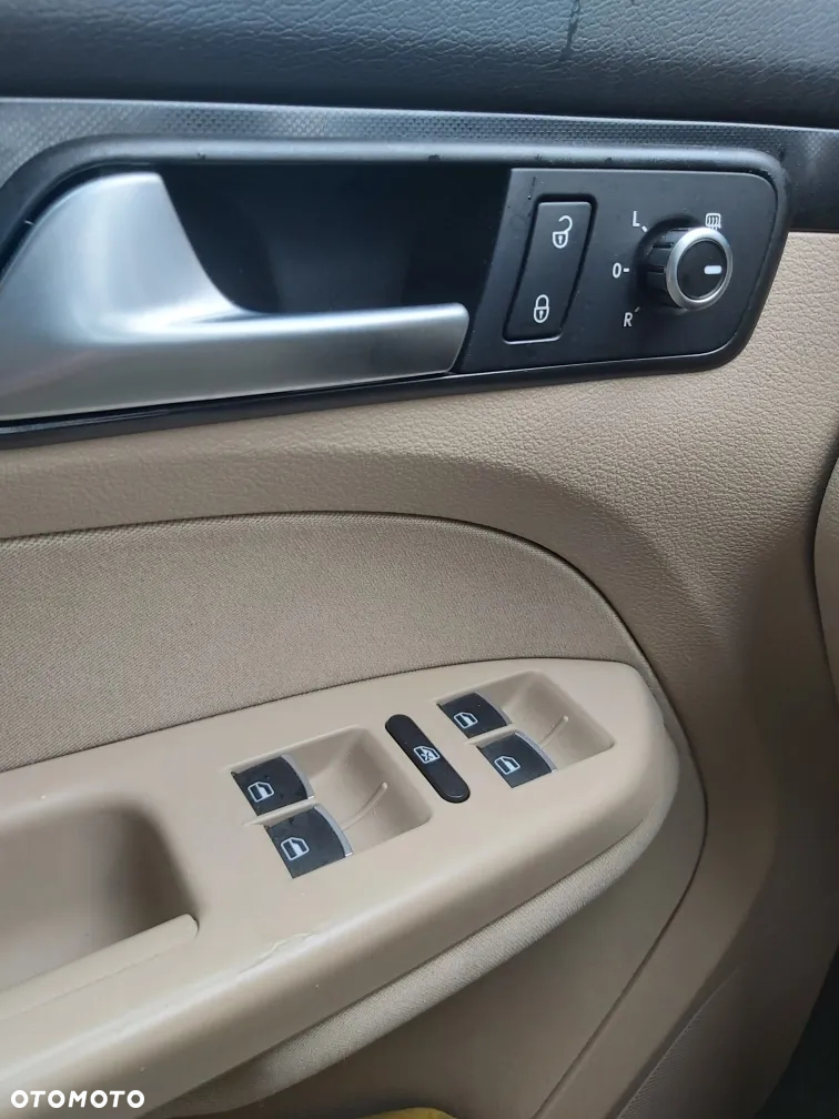 Volkswagen Touran - 15