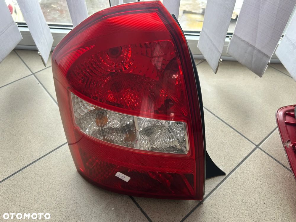 LAMPA PRAWA LEWA TYŁ KIA CERATO - 6