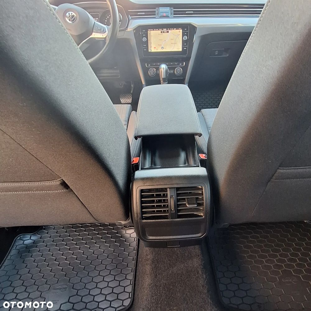 Volkswagen Passat - 28