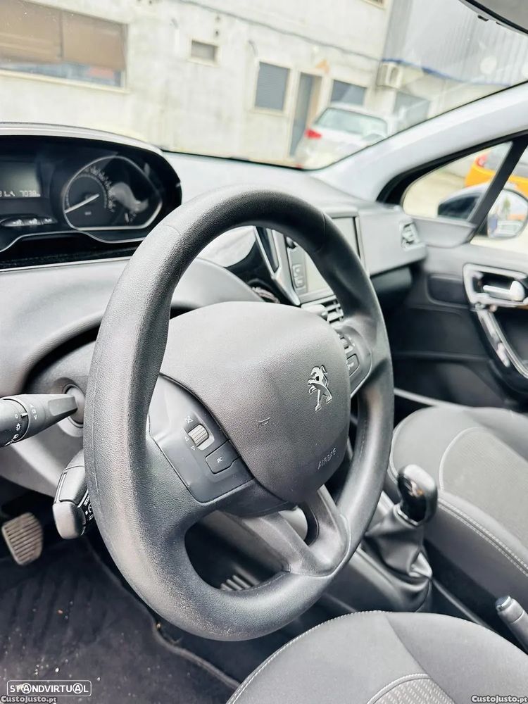 Peugeot 208 - 17