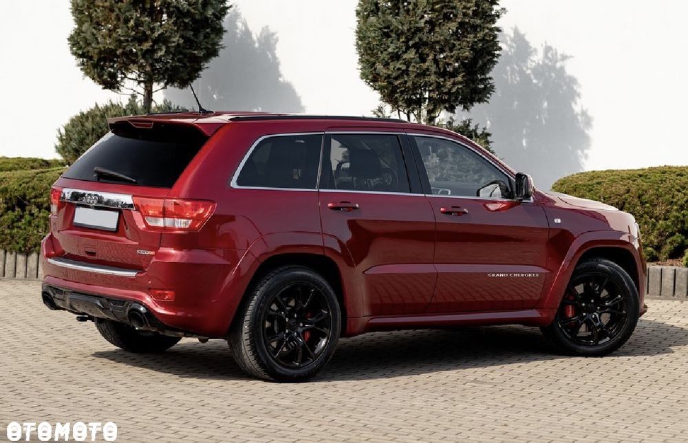 Jeep Grand Cherokee SRT8 - 16