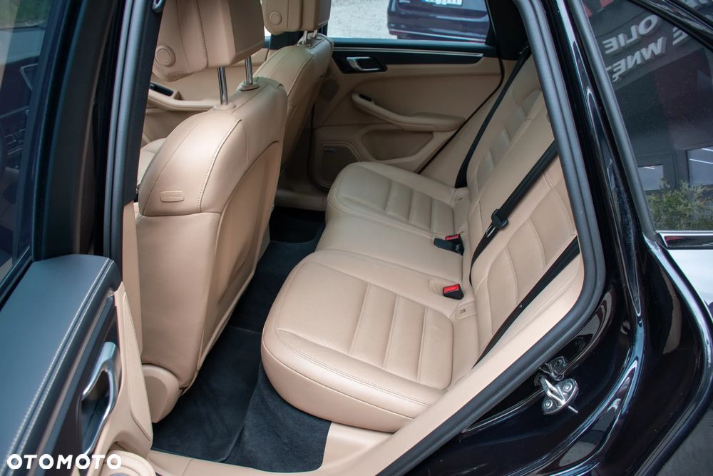Porsche Macan T - 11