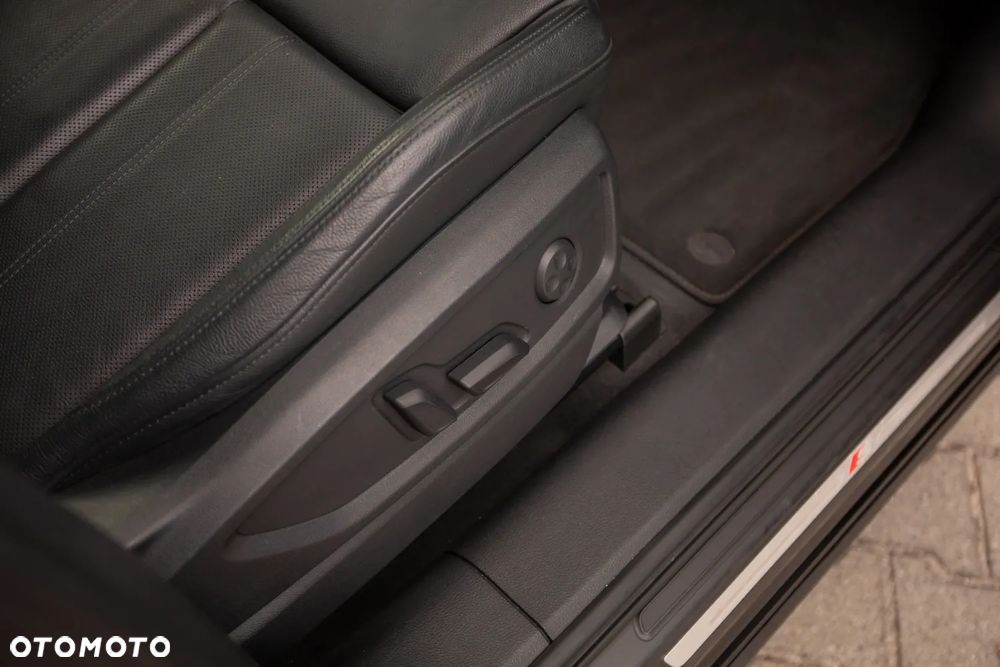 Audi Q5 55 TFSIe quattro S tronic S line business - 31