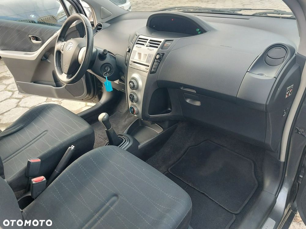 Toyota Yaris - 11