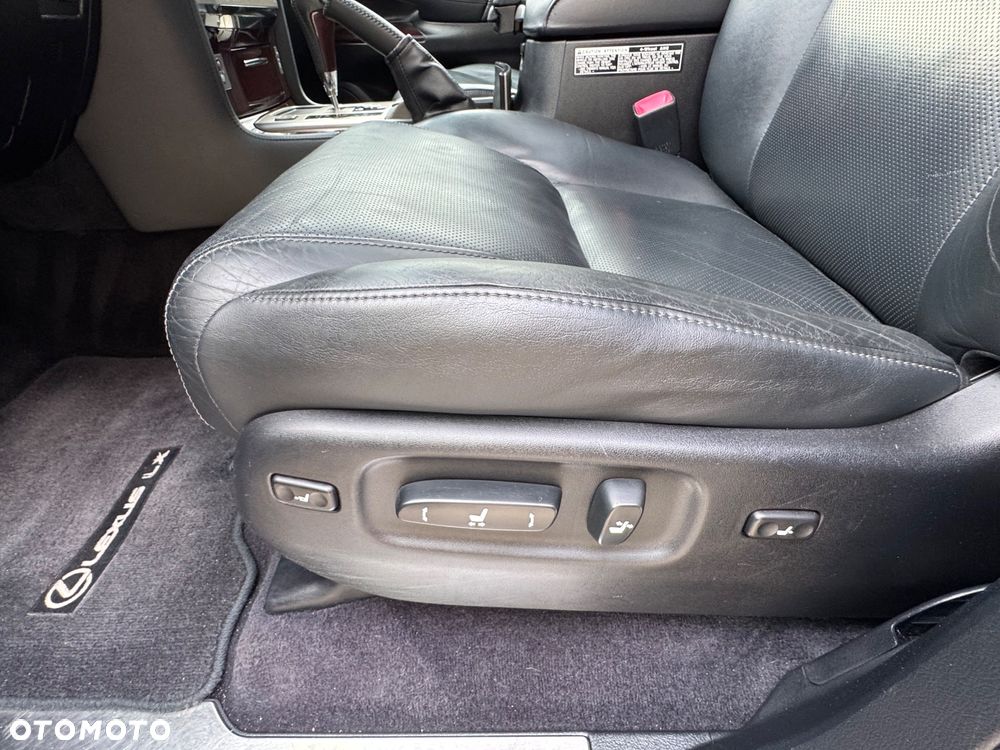 Lexus LX 570 - 25