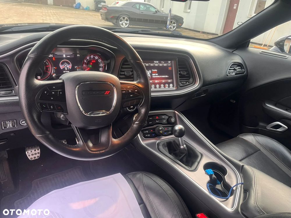 Dodge Challenger - 8