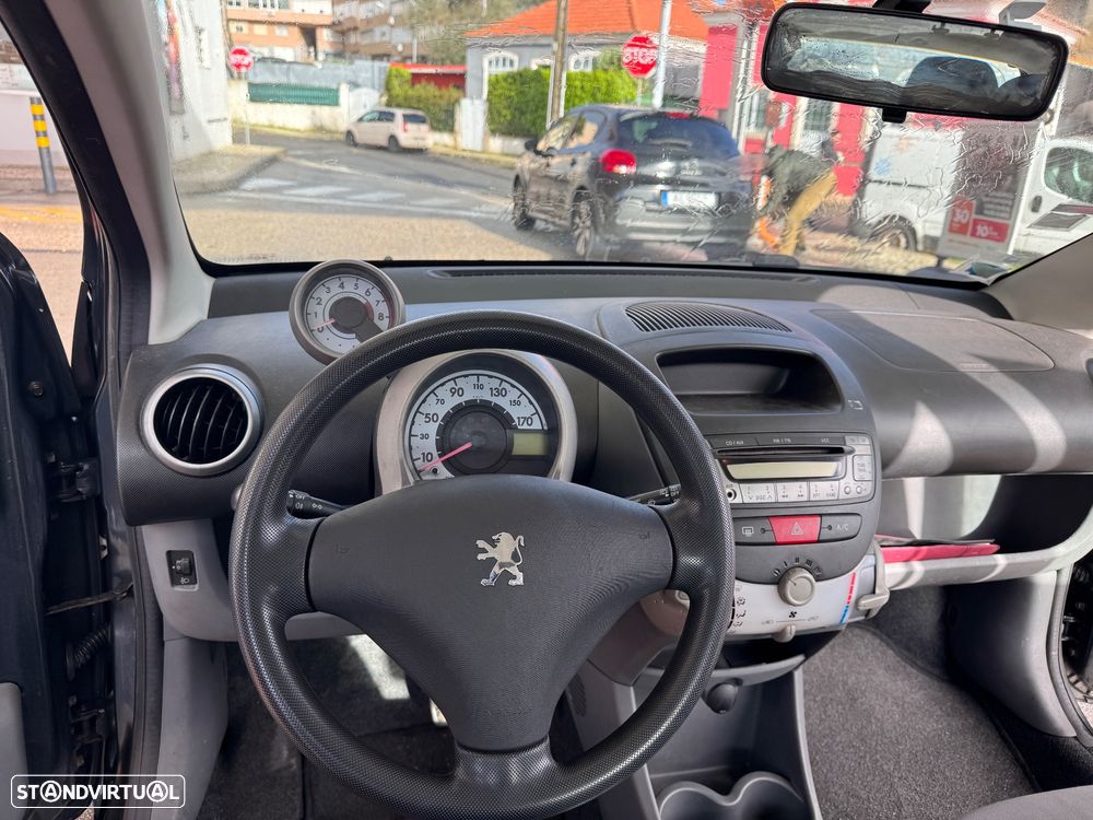 Peugeot 107 1.0 Trendy 2 Tronic - 24