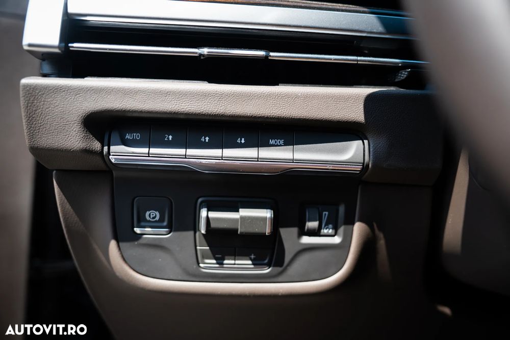 Cadillac Escalade - 23