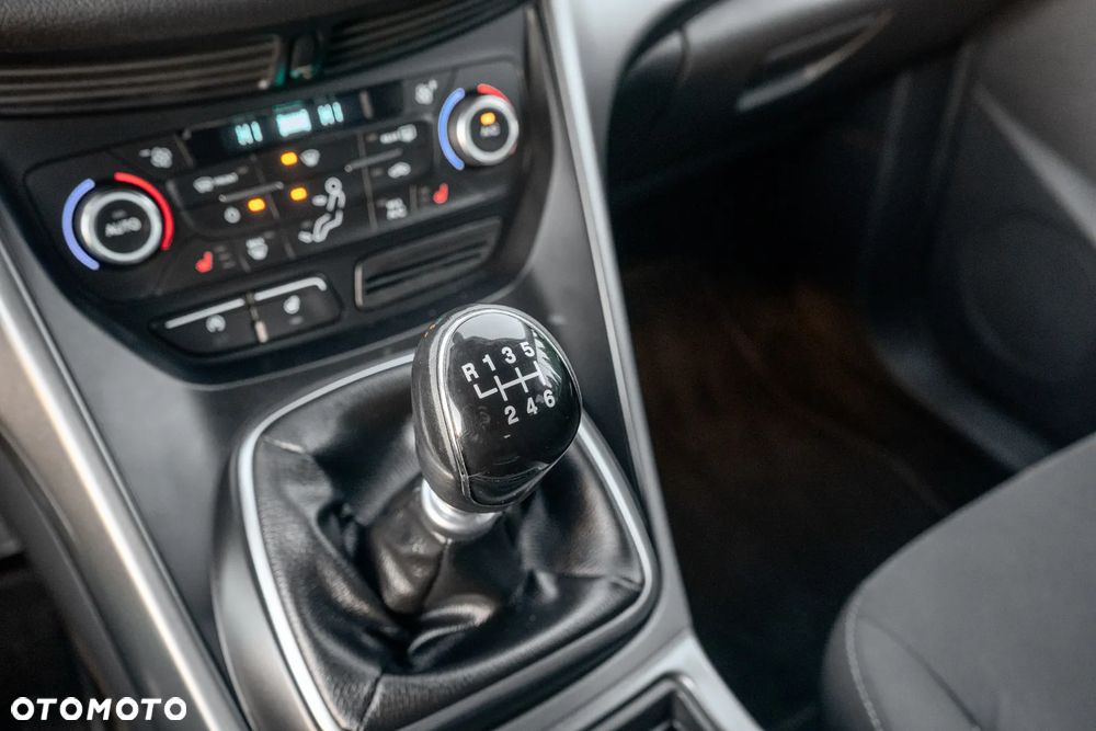 Ford Kuga - 24