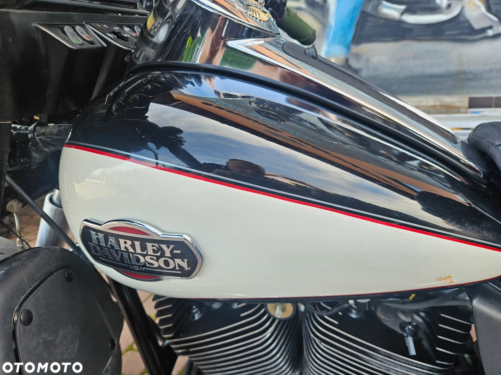 Harley-Davidson FLH Electra Glide - 28