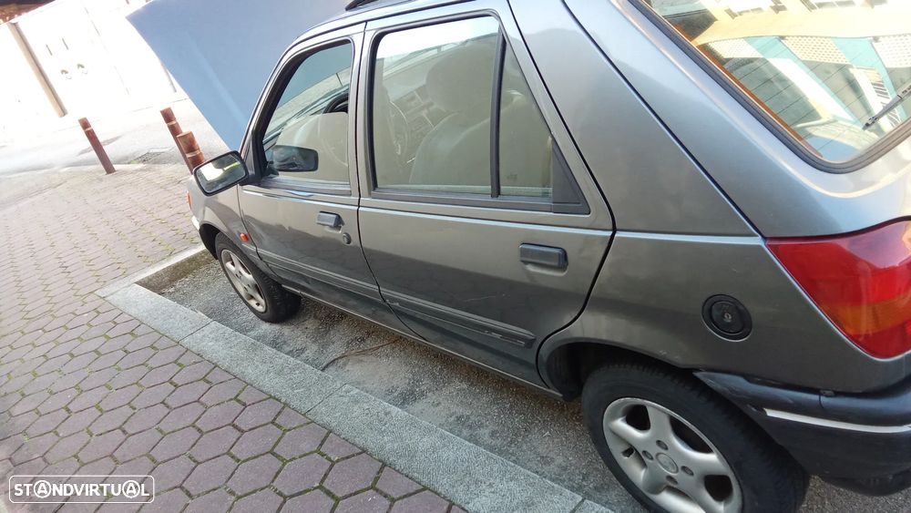 Ford Fiesta 1.1 CLX - 5