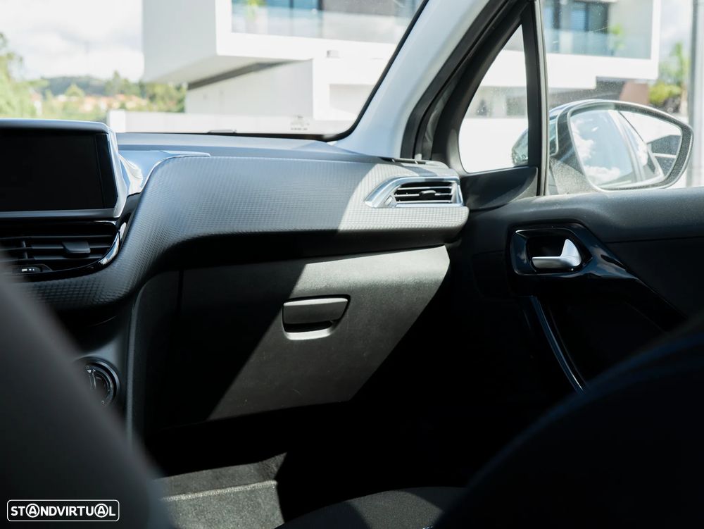 Peugeot 208 1.2 PureTech Style - 17