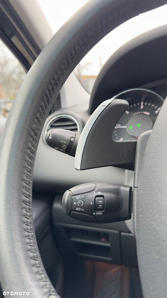 Peugeot 5008 e-HDI 115 ETG6 Stop&Start Allure - 19