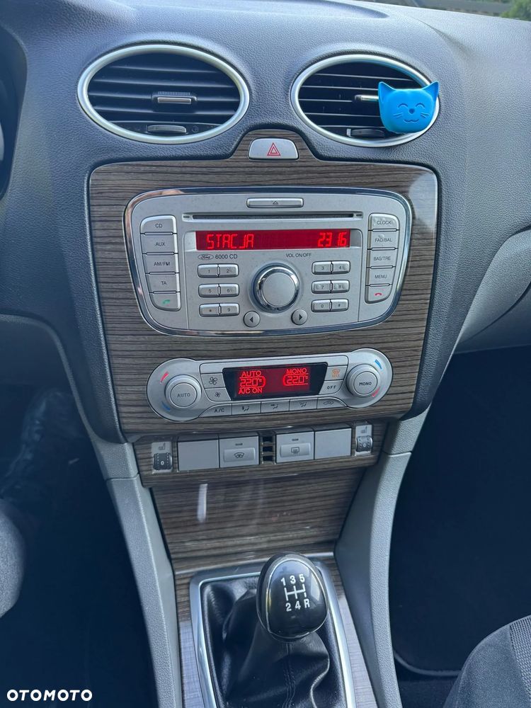 Ford Focus 1.8 Ghia - 18