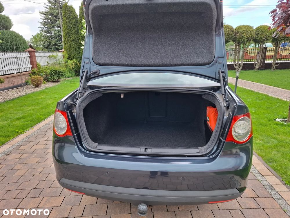 Volkswagen Jetta 1.9 TDI Comfortline - 26