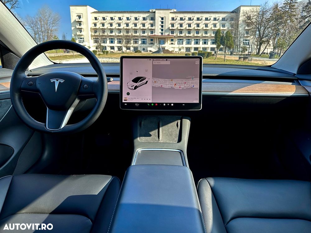 Tesla Model 3 Long Range - 4