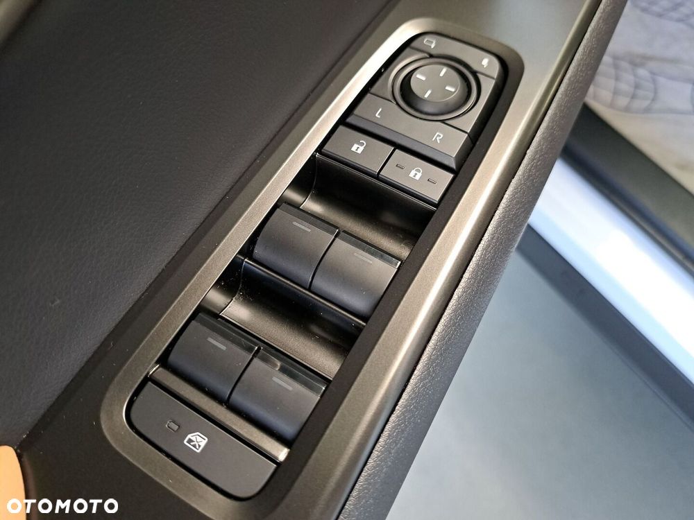 Lexus UX 300h F Sport Design - 33