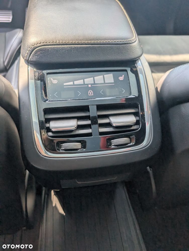 Volvo XC 60 T6 AWD Geartronic RDesign - 18