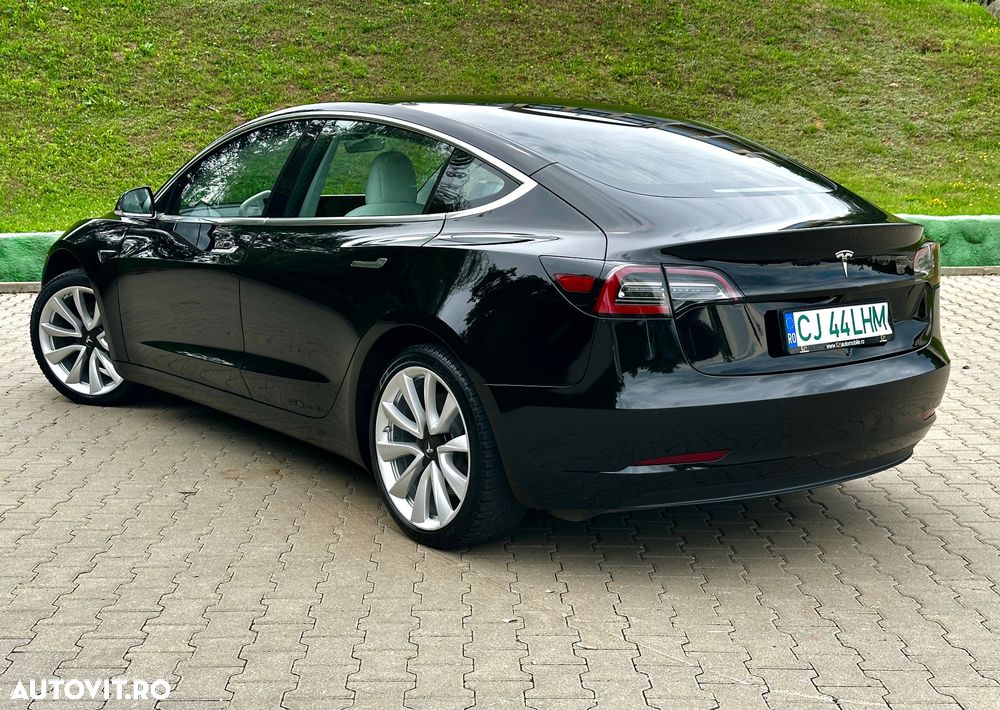 Tesla Model 3 - 3