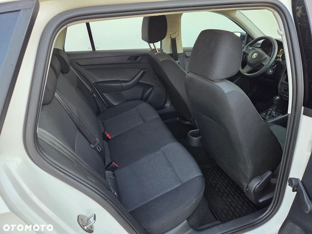 Skoda RAPID - 12