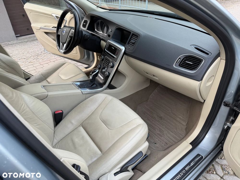 Volvo V60 T4 Summum - 14