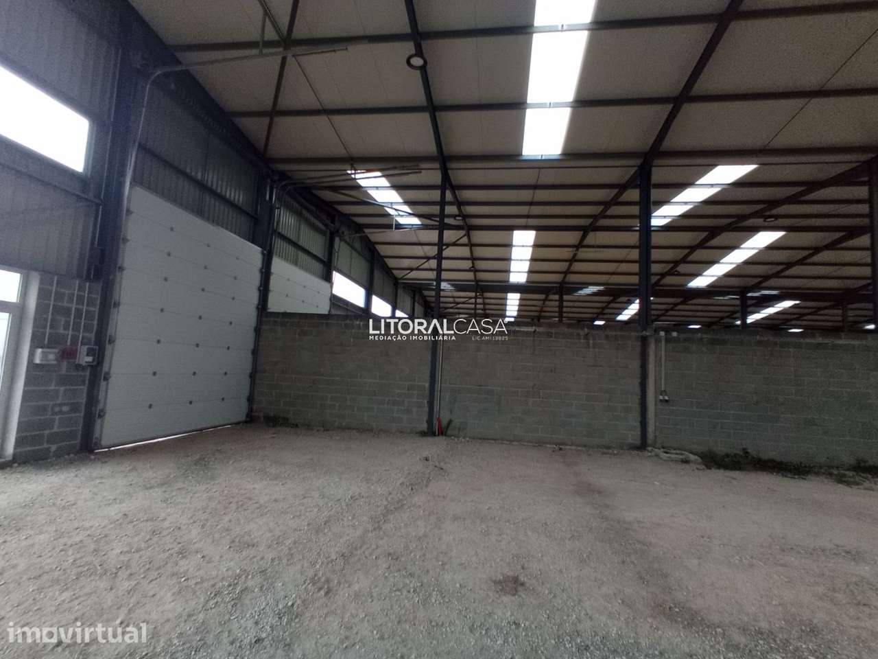 Armazém novo na zona industrial da Palhaça - Grande imagem: 3/16
