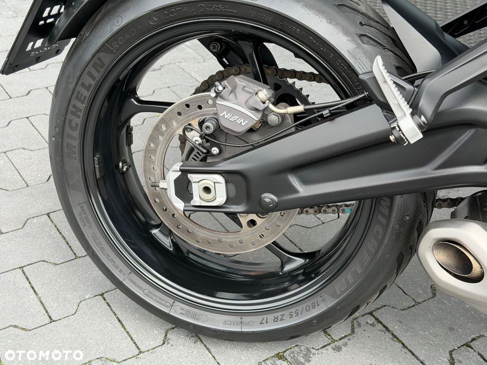 Triumph Trident - 12