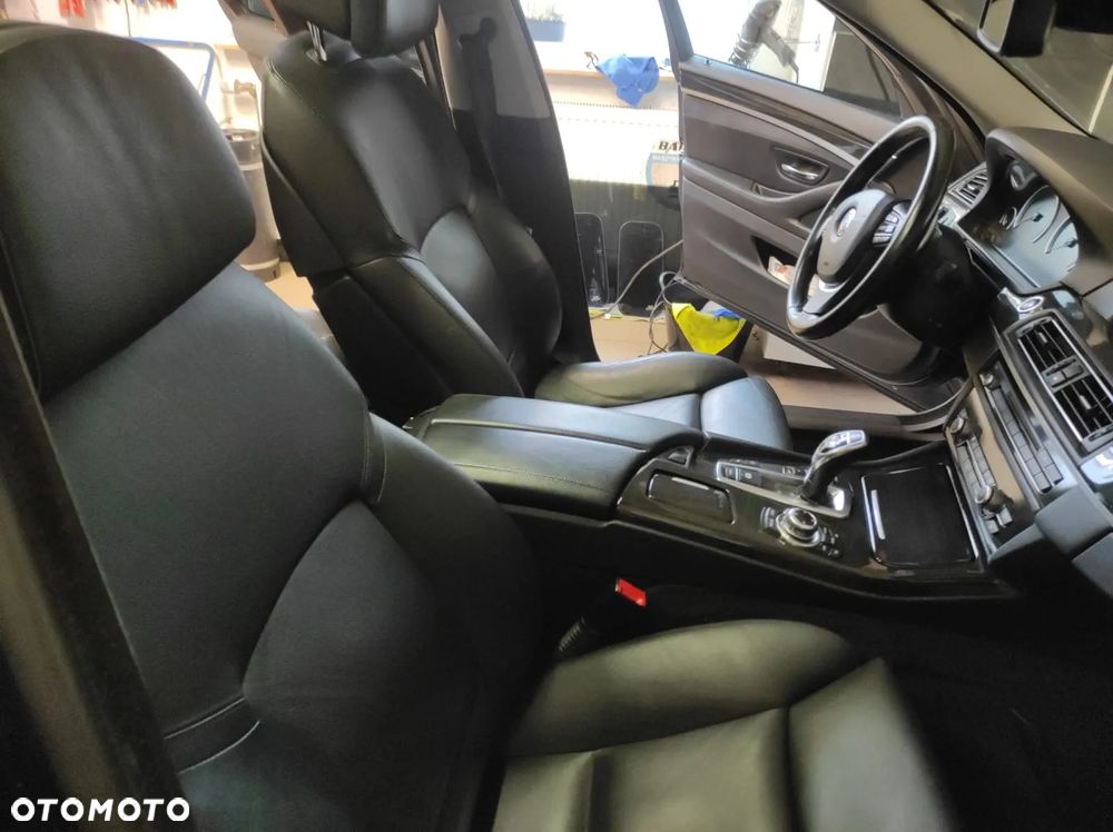 BMW Seria 5 525d Touring - 6
