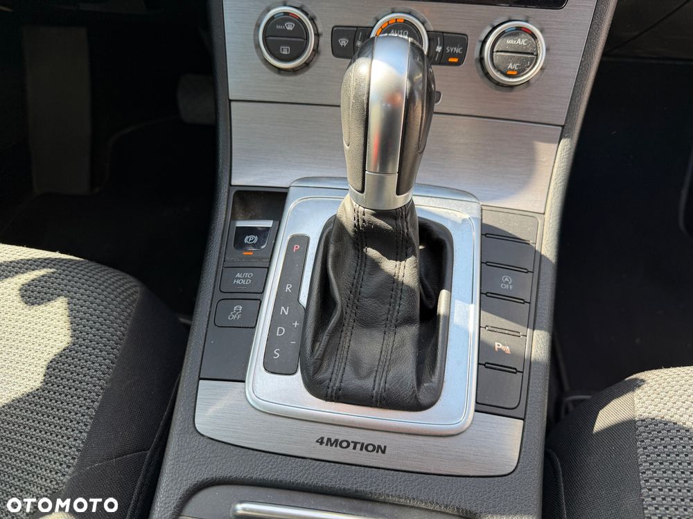 Volkswagen Passat 2.0 TDI 4Mot Highline DSG - 23