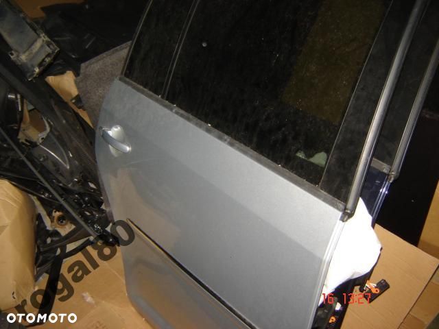 VW TOURAN DRZWI IDEALNE PRAWY TYŁ LA7W POD KOLOR - 1