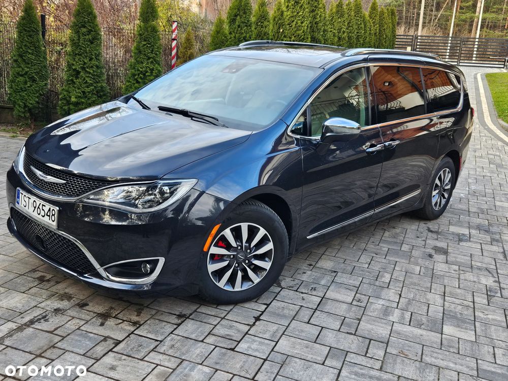 Chrysler Pacifica - 17