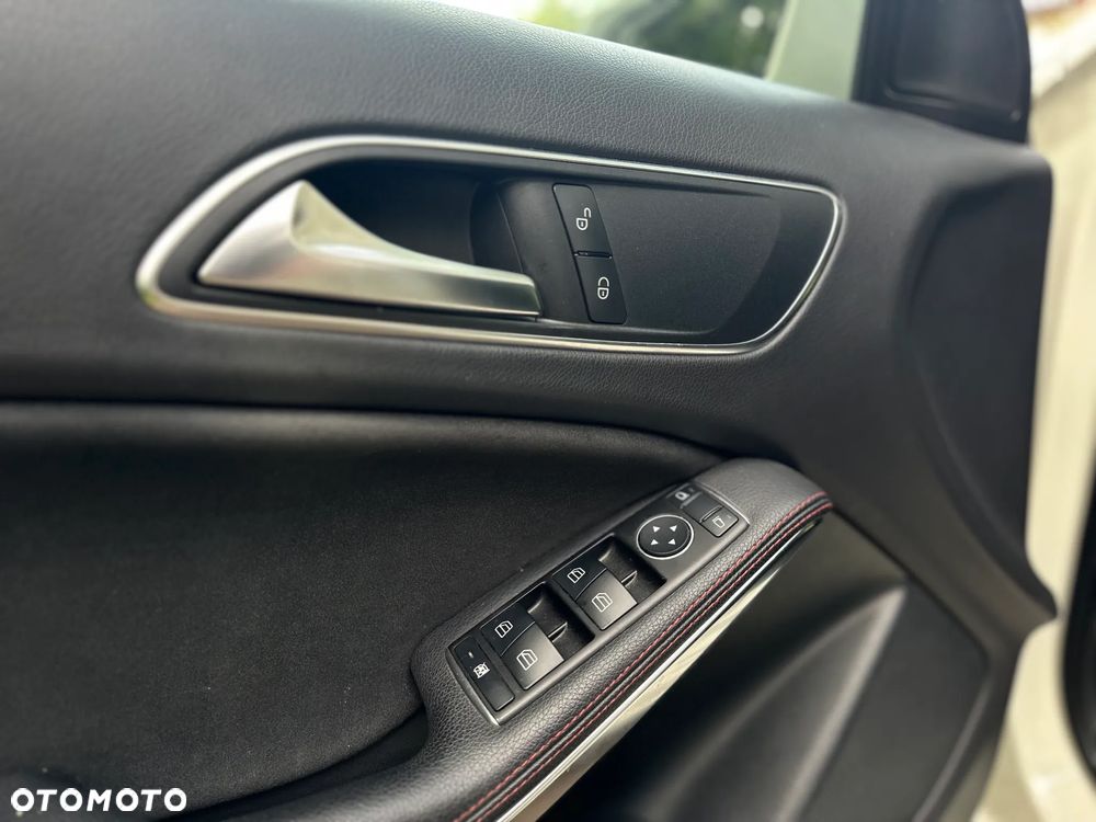 Mercedes-Benz Klasa A 180 AMG Line - 17