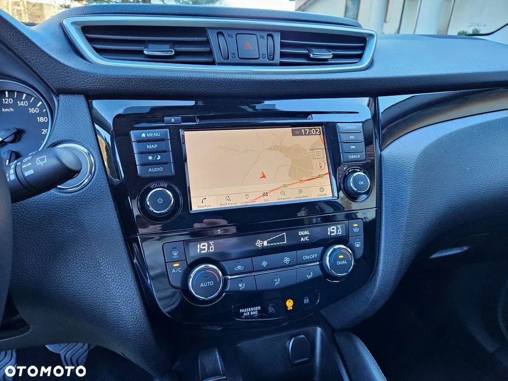 Nissan Qashqai 1.3 DIG-T N-Connecta - 24