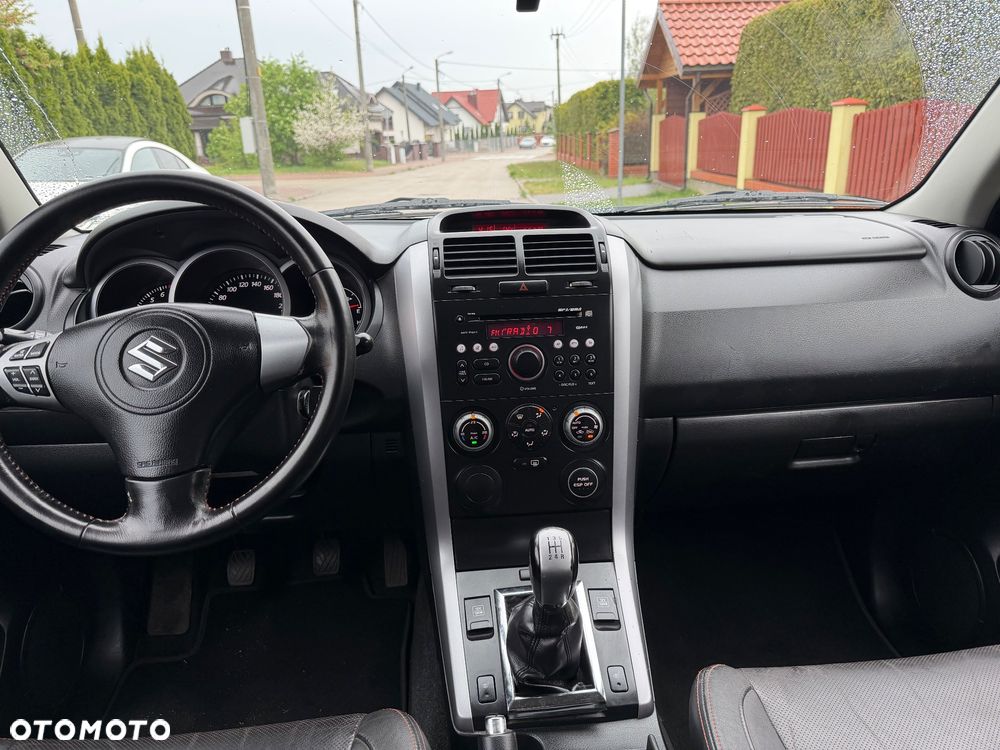 Suzuki Grand Vitara 1.6 Black&White - 33