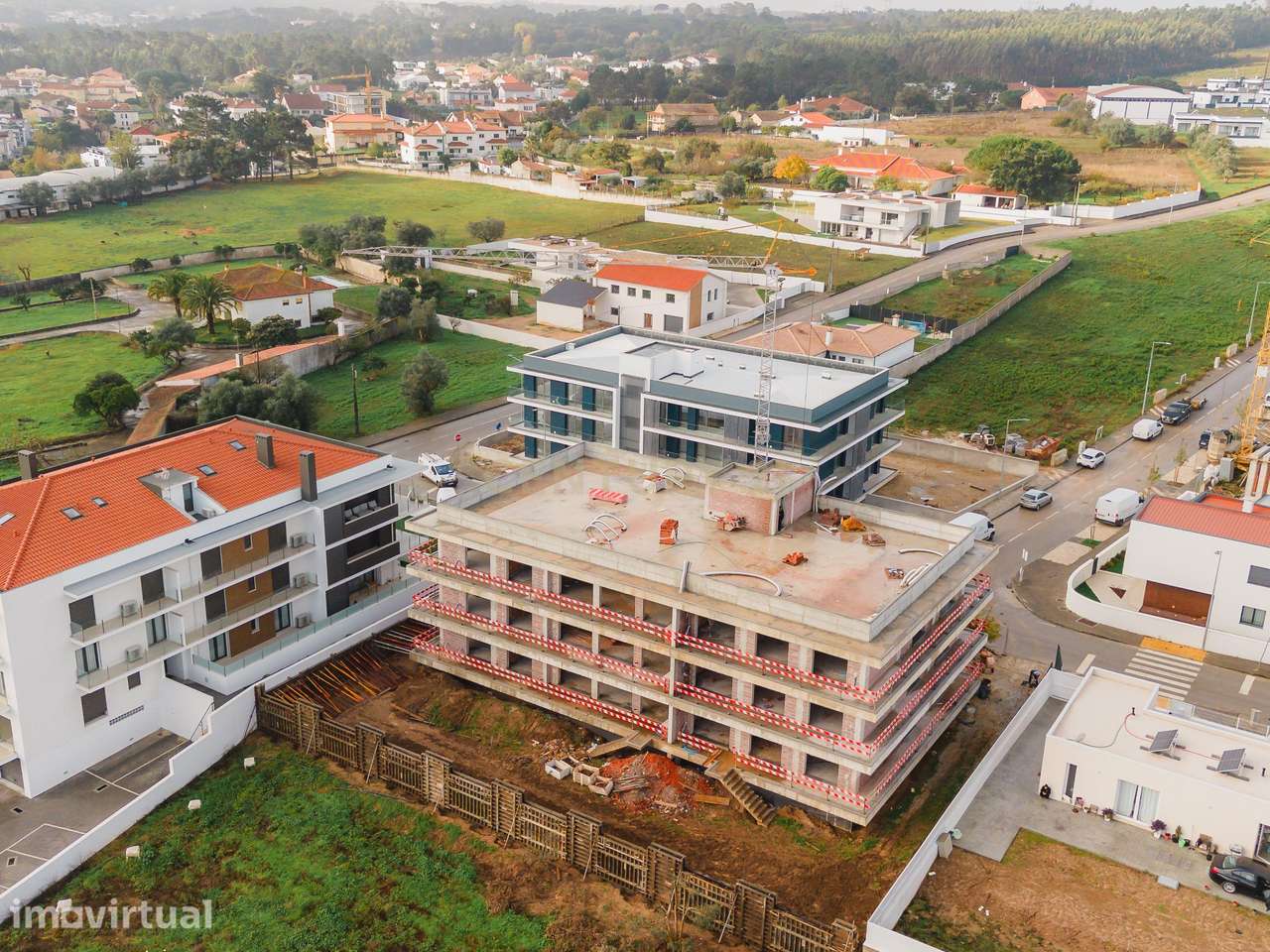 EDIFÍCIO ESSENZA | PARCEIROS — T4 NOVO com Logradouro - Grande imagem: 3/13