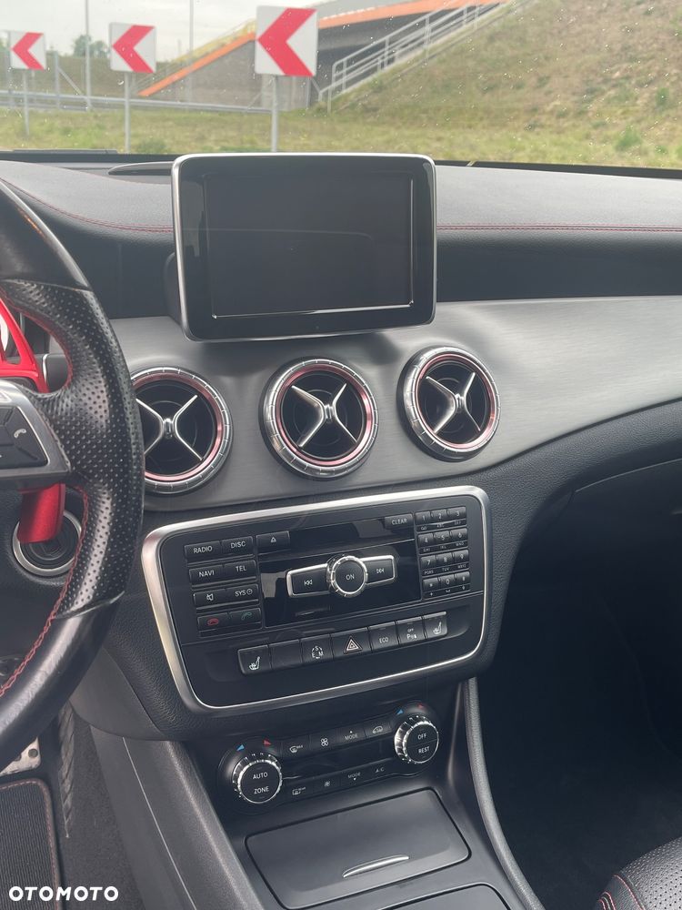 Mercedes-Benz CLA 250 7G-DCT - 29