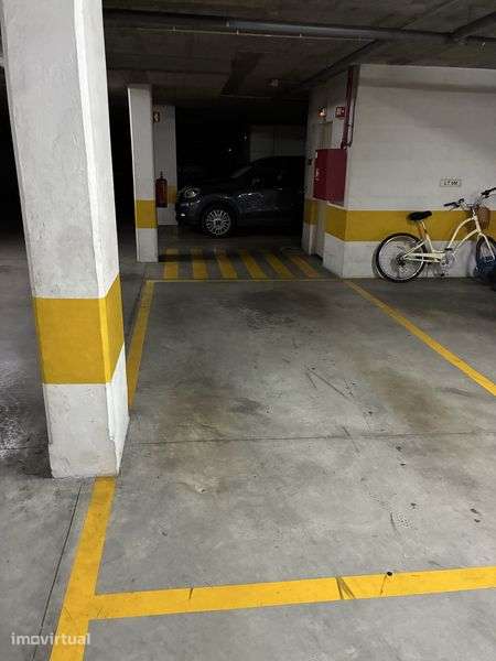 Alugo lugar de garagem