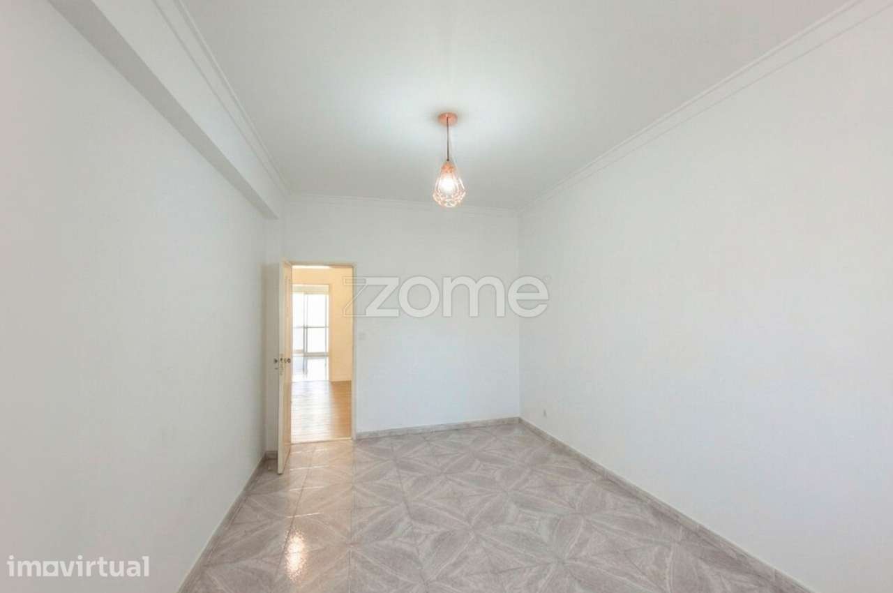 T3 Luminoso na Buraca com 96m² | Excelente Oportunidade - Grande imagem: 3/24