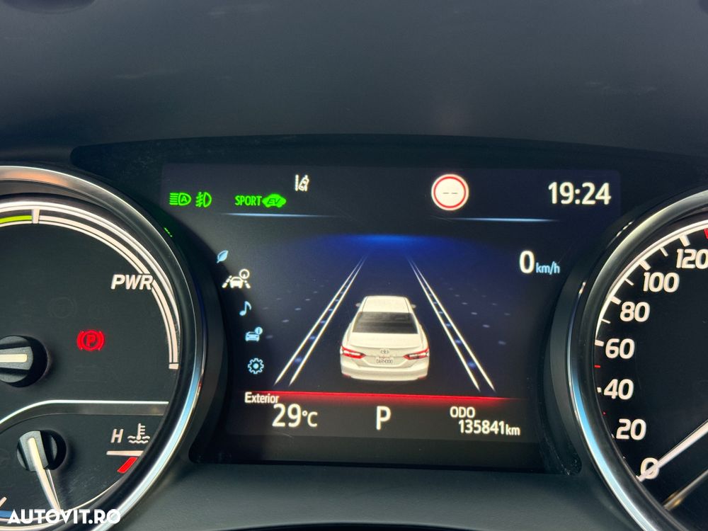 Toyota Camry Business Edition - 29