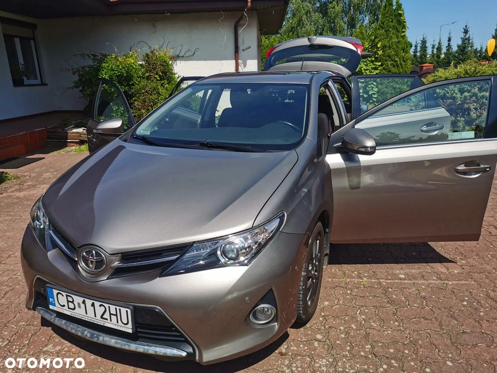 Toyota Auris 1.6 Premium + - 3