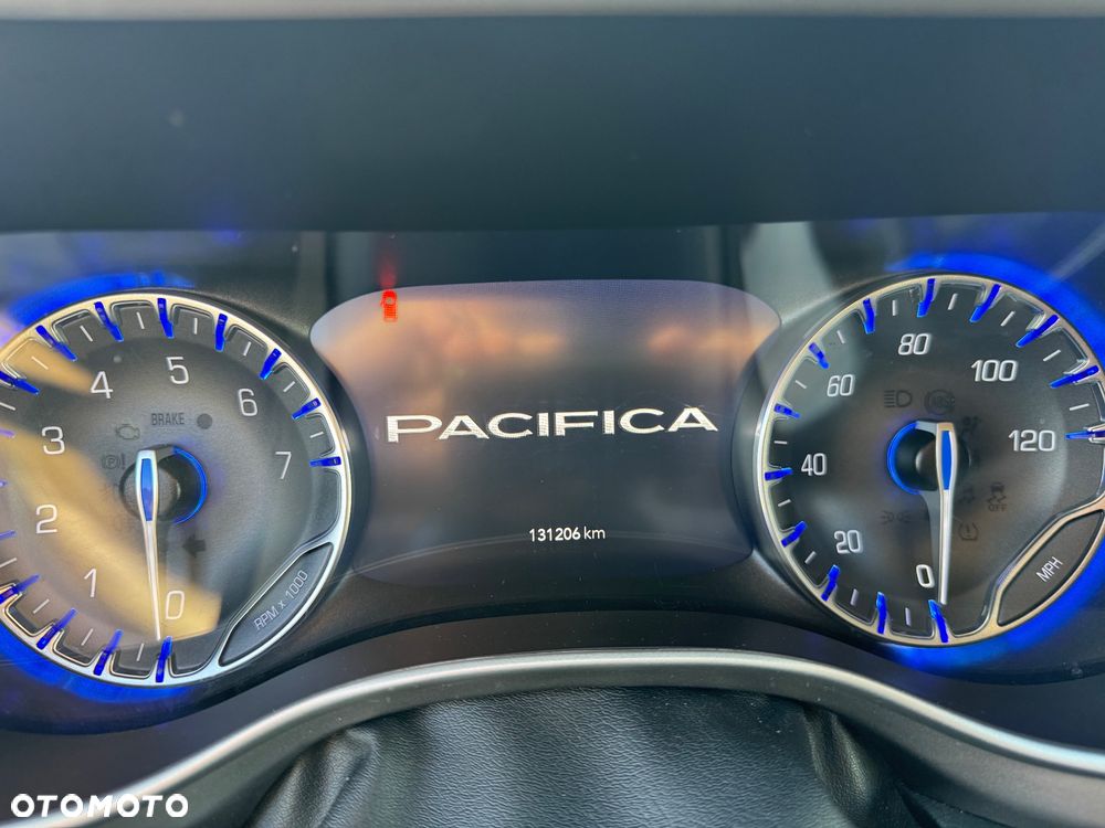 Chrysler Pacifica - 15