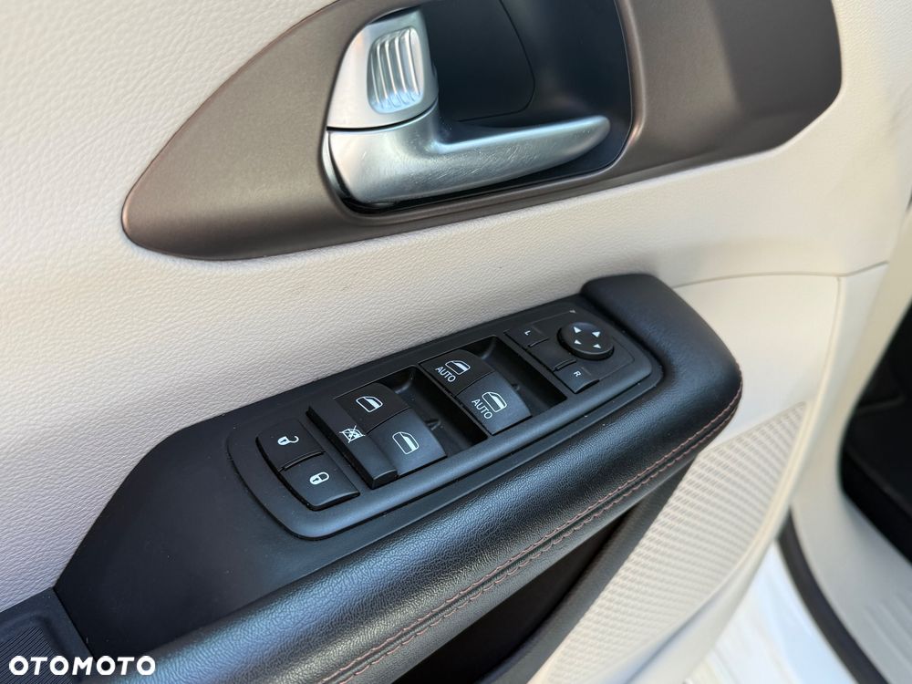 Chrysler Pacifica - 24