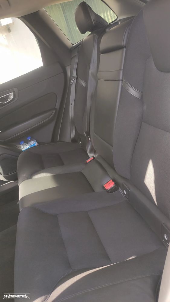 Volvo XC 60 2.0 D4 Momentum Geartronic - 15